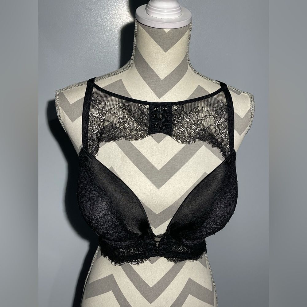 VICTORIAS SECRET LACE BRA‎